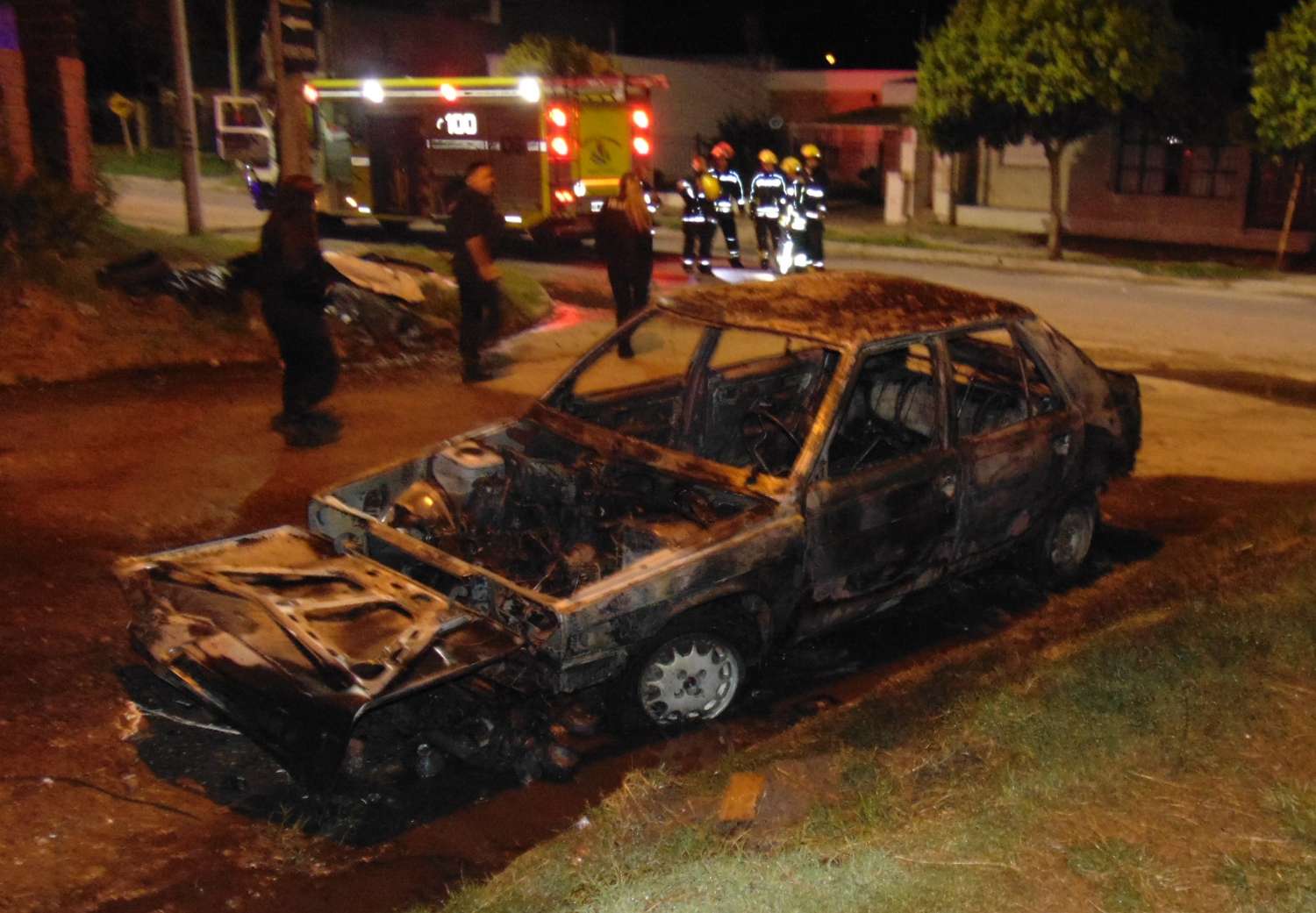 Venado Tuerto: incendio total de auto que se encontraba estacionado