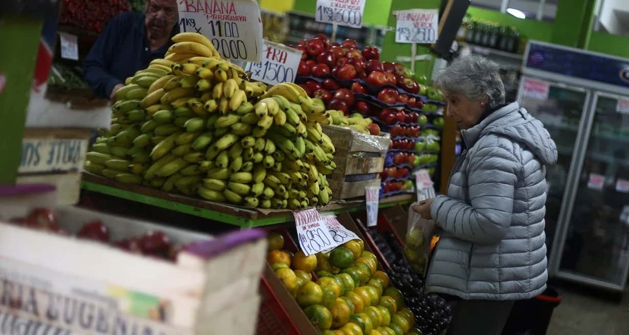 El Gobierno apuesta a que la inflación se siga desacelerando en abril. Crédito: Reuters/Matias Baglietto