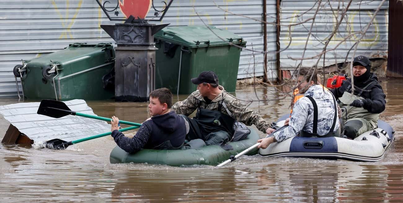 Las inundaciones en Rusia y Kazajistán provocaron más de 100 mil evacuados
