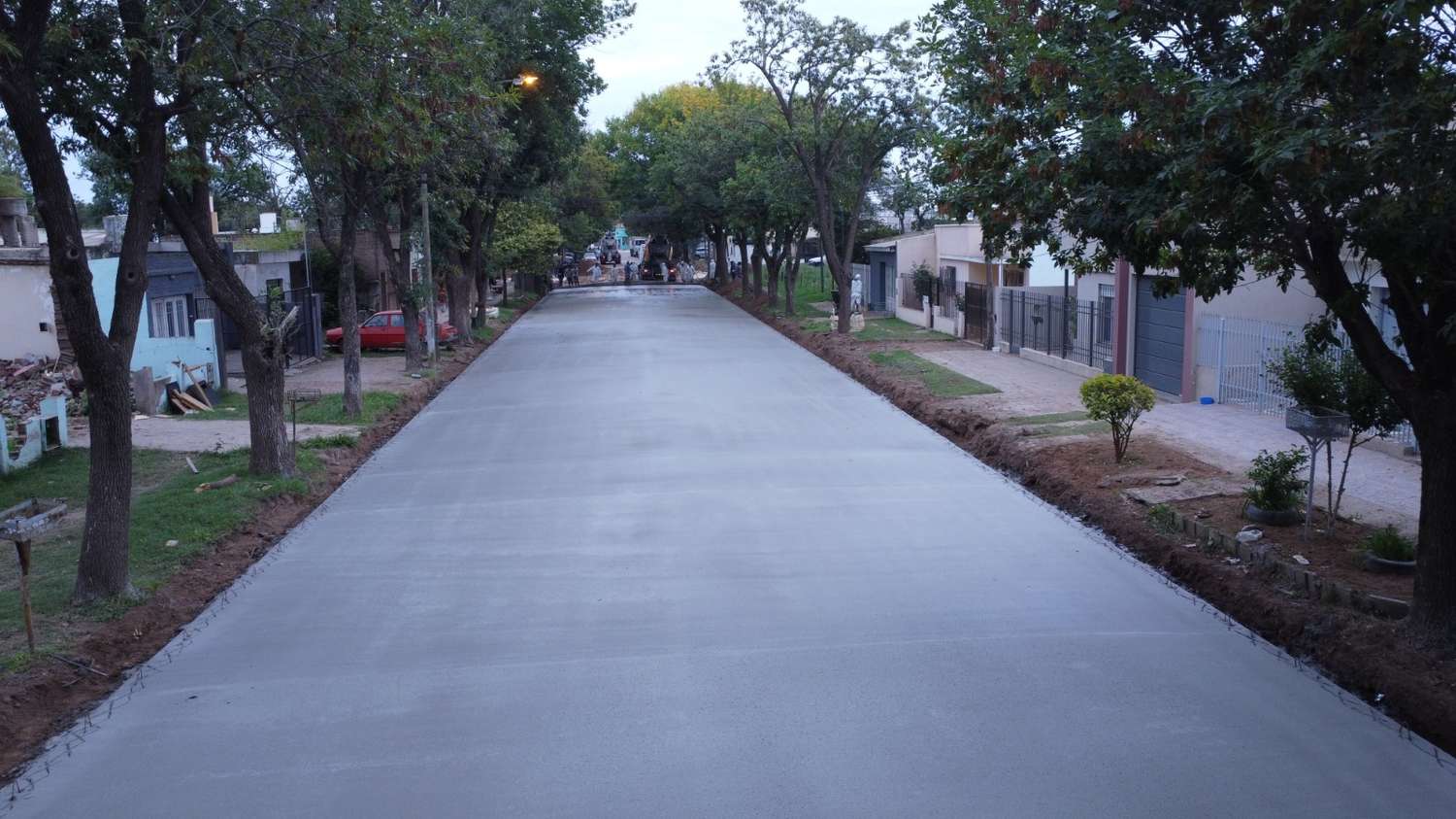 Nueva cuadra de pavimento en el barrio Alejandro Gutiérrez