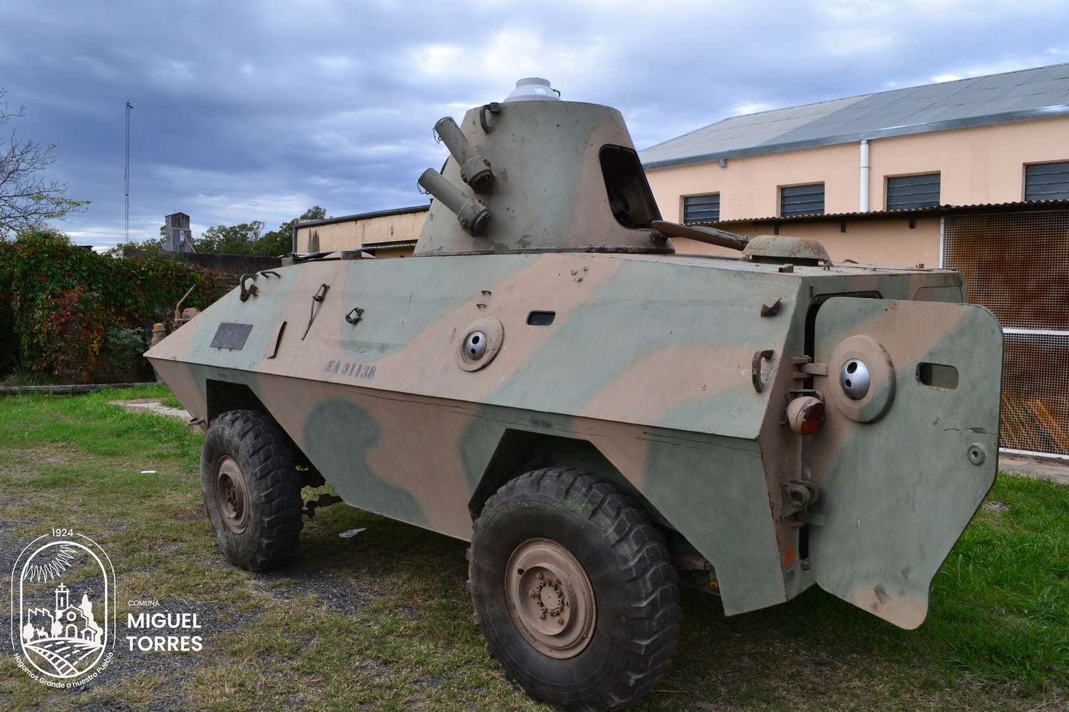 El Ejército Argentino donó una tanqueta a Miguel Torres