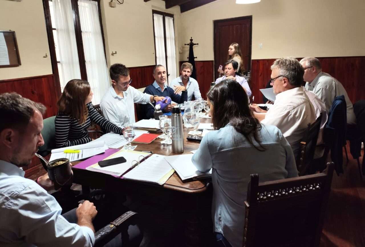 Imagen de la reunión en el recinto del Concejo Municipal. Foto: Gobierno de Venado Tuerto
