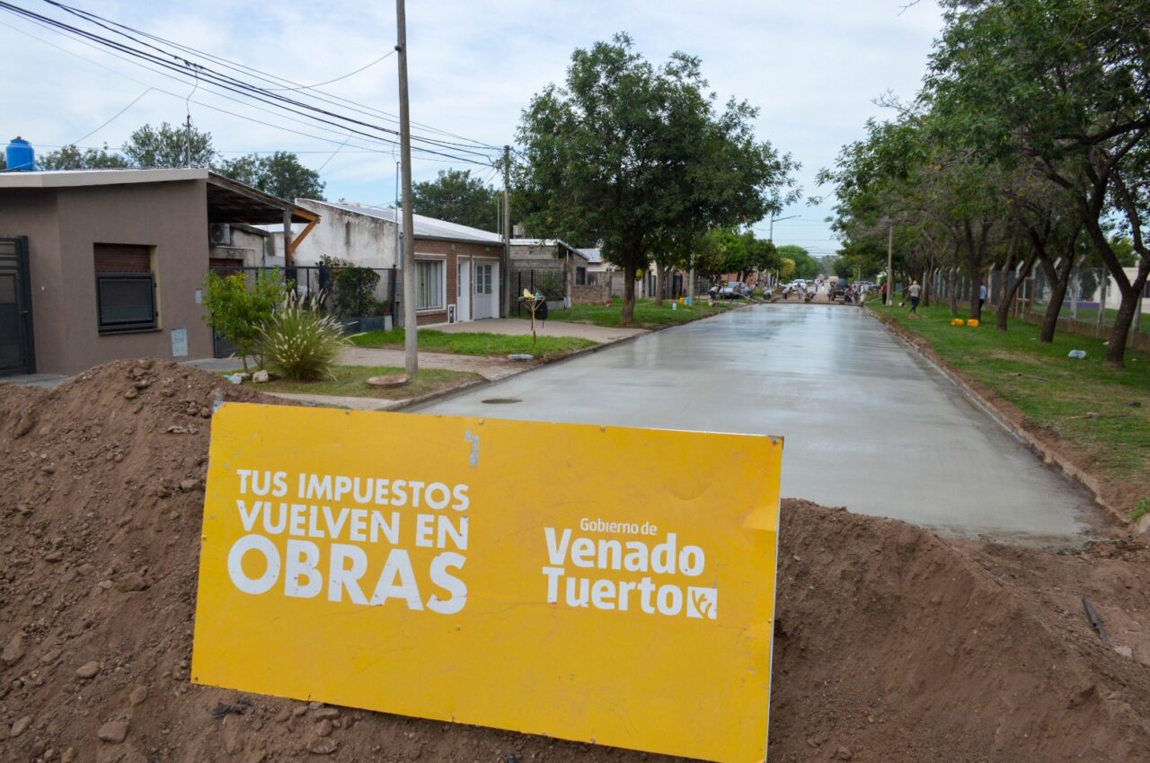 Nueva cuadra de pavimento en el barrio Rivadavia