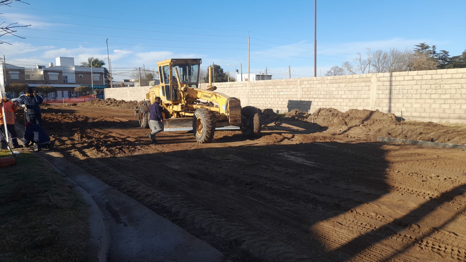 Movimiento de suelo para pavimentar Corrientes entre Jujuy y Camarero.