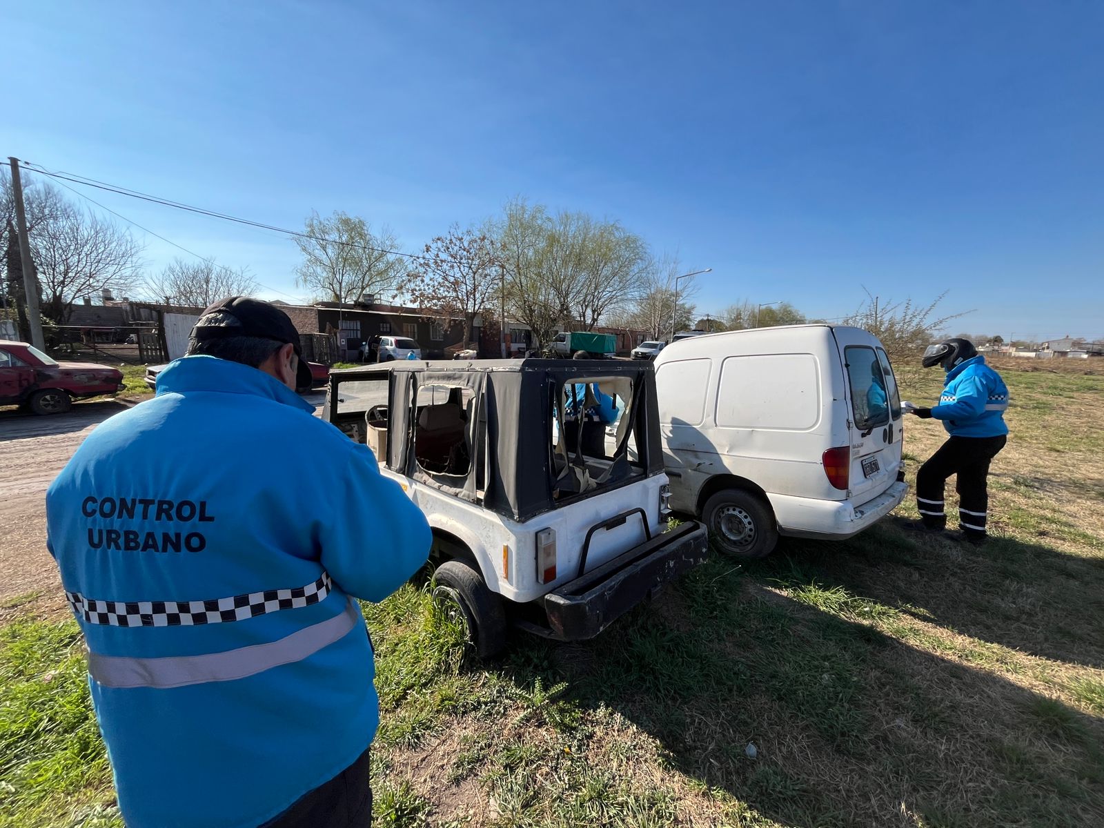 Procedimiento municipal para retirar el Caddy y el Mehari.