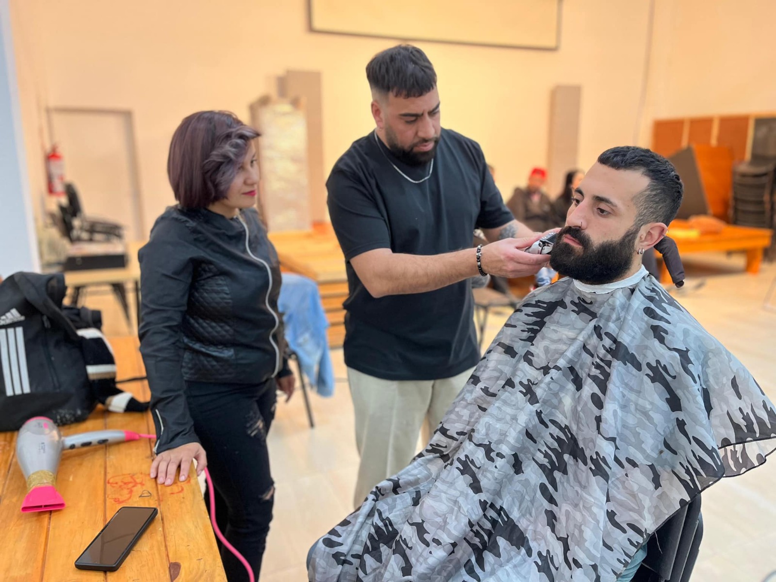 Daniel Heredia, a cargo del taller de barbería.