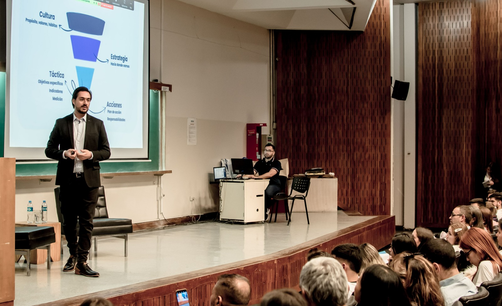 Carlos González, consultor, speaker y coach.