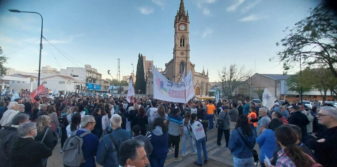 En la carta, los rectores remarcaron lo que había sido el lema central de la Marcha Federal: la Ley como "un pedido de auxilio" frente a "la imposibilidad de encontrar respuestas" en el gobierno. Foto: Marcha universitaria en Venado Tuerto.