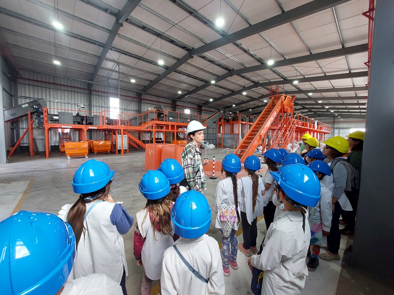 Recorrida por las instalaciones de la Planta de Tratamiento de Residuos Sólidos Urbanos.